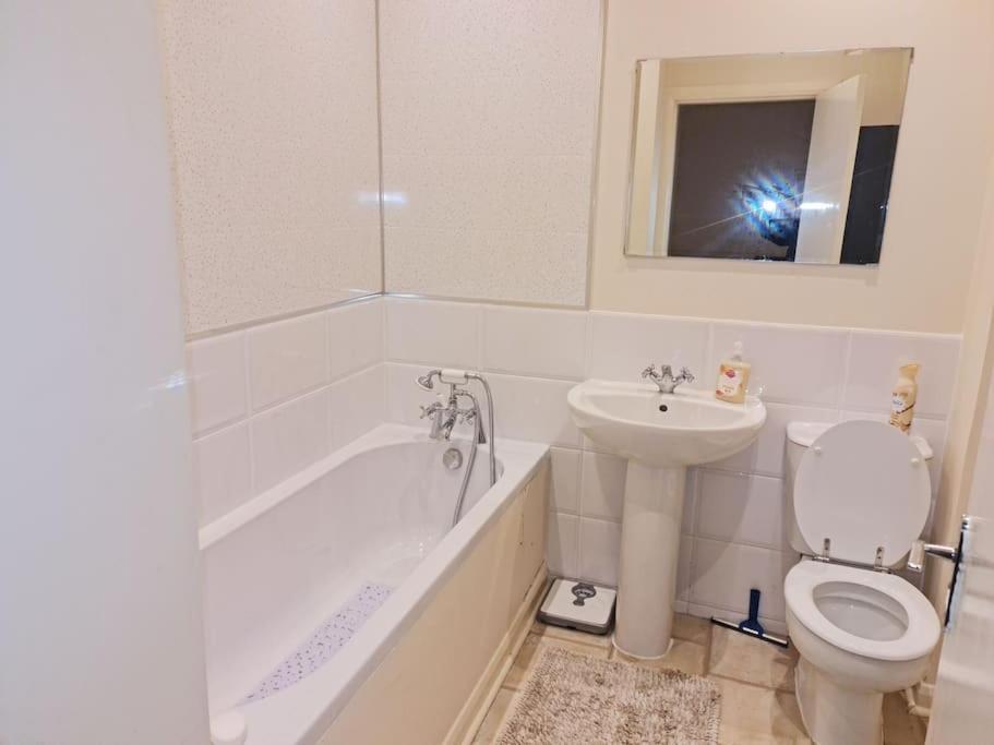 דירות Beith Comfortable 2 Bed Townhouse. Near To Amenities. מראה חיצוני תמונה